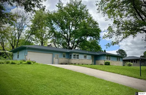 2373 S 87th St, Omaha, NE 68124