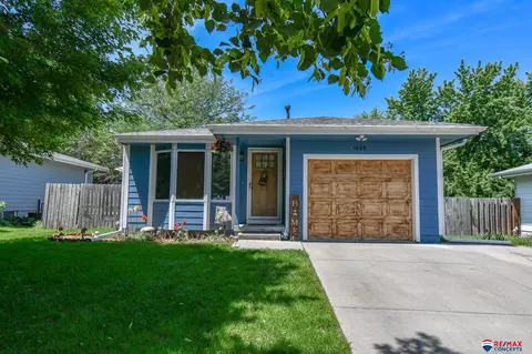 1555 SW 32 St, Lincoln, NE 68522