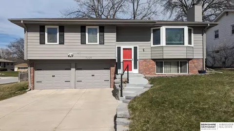 5005 S 93rd Cir, Omaha, NE 68127