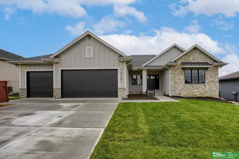 12761 Mormon St, Omaha, NE 68142