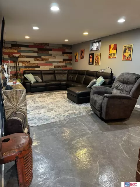 Living - 206 E 9th St, Stromsburg, NE 68666 photo 7 of 9