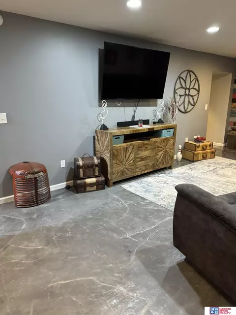 Living - 206 E 9th St, Stromsburg, NE 68666 photo 8 of 9