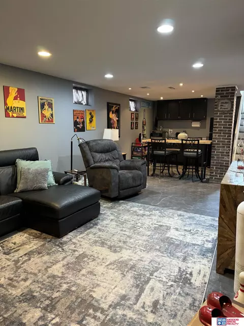 Living - 206 E 9th St, Stromsburg, NE 68666 photo 5 of 9