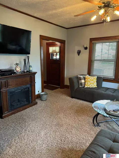 Living - 206 E 9th St, Stromsburg, NE 68666 photo 3 of 9