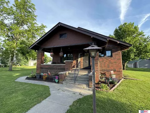 Exterior - 206 E 9th St, Stromsburg, NE 68666 photo 2 of 9