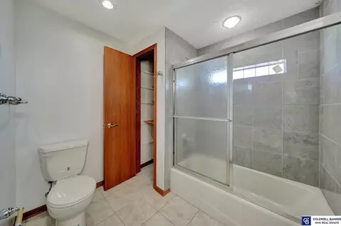 Bath - 2250 Bennet Rd, Roca, NE 68430 photo 5 of 7
