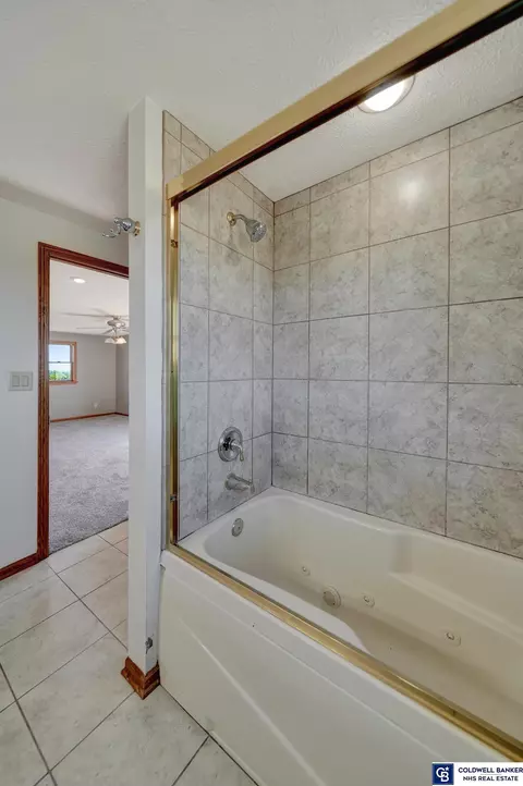 Bath - 2250 Bennet Rd, Roca, NE 68430 photo 3 of 7