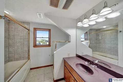 Bath - 2250 Bennet Rd, Roca, NE 68430 photo 2 of 7