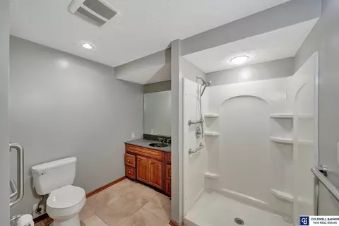 Bath - 2250 Bennet Rd, Roca, NE 68430 photo 6 of 7