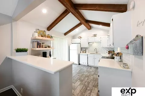 11118 Z St, Omaha, NE 68137