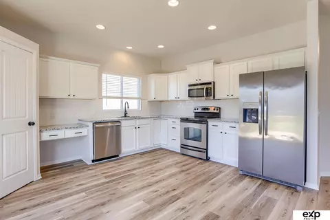 4603 Clearwater Dr, Papillion, NE 68133