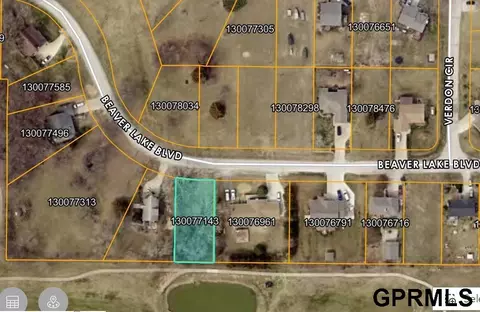 1617 Beaver Lake Blvd, Plattsmouth, NE 68048
