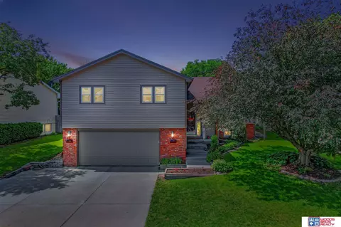 5321 NW 6th St, Lincoln, NE 68521