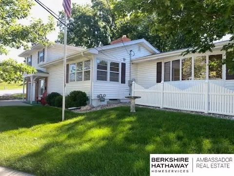 545 N Adams St, Papillion, NE 68046