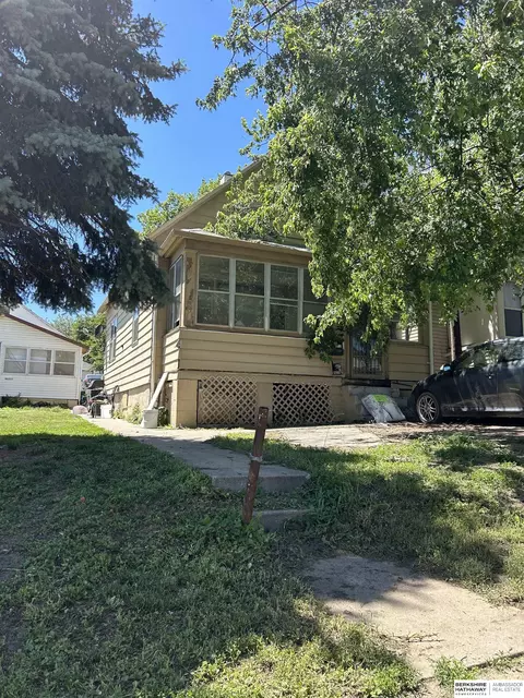 4612 S 32nd St #1 & 2, Omaha, NE 68107