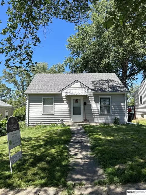 4544 Camden Ave, Omaha, NE 68104