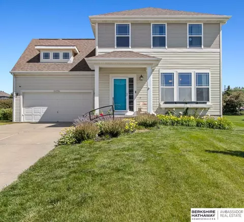 16236 Virginia St, Omaha, NE 68136