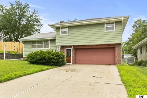 2724 S 49 Ave, Omaha, NE 68106