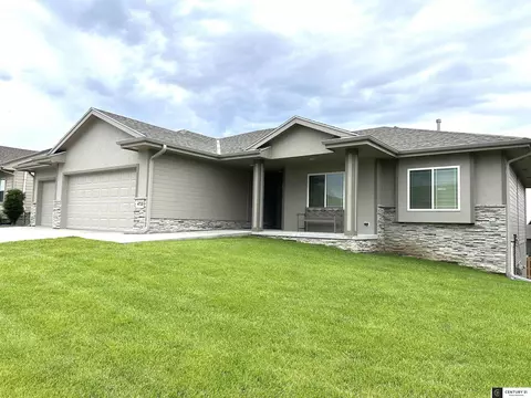 4710 N 205 Ave, Omaha, NE 68022