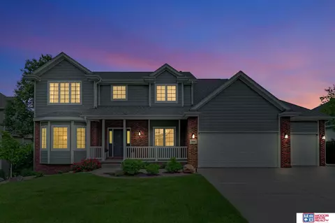 7649 Elk Creek Dr, Lincoln, NE 68516