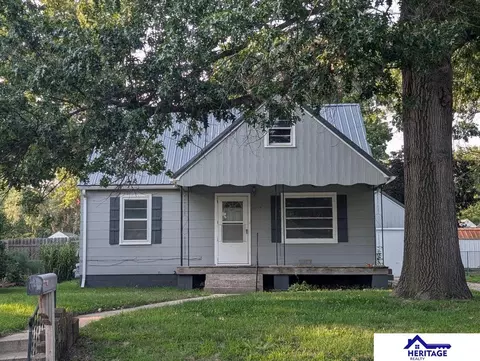 1017 E 12th St, York, NE 68467