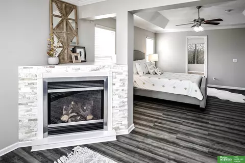 16118 Woodcrest Cir, Omaha, NE 68135