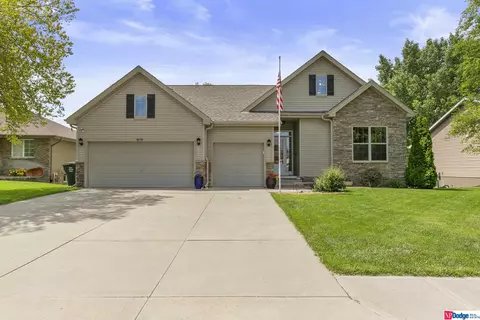 10710 S 215th St, Gretna, NE 68028