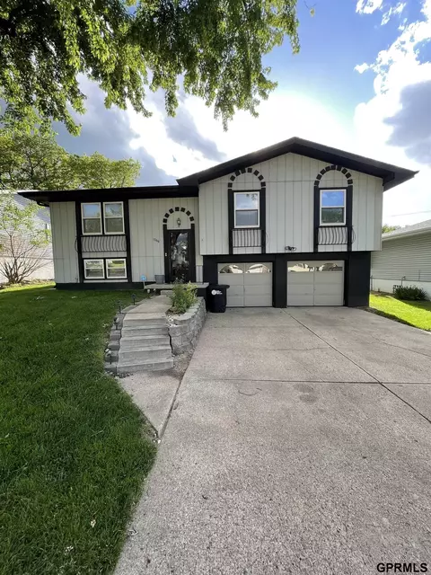 1706 N 107 Ave, Omaha, NE 68114
