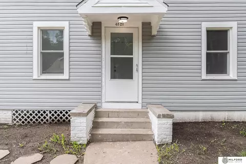 4328 N 41st St, Omaha, NE 68111