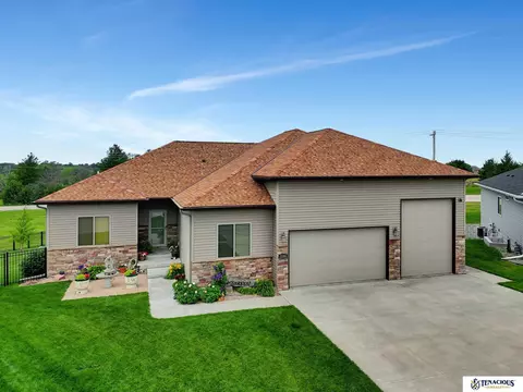 7105 Zagros Ct, Lincoln, NE 68516