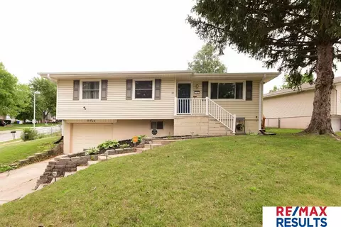 7705 Edgewood Blvd, La Vista, NE 68128
