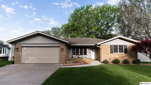 5809 Fieldcrest Way, Lincoln, NE 68512