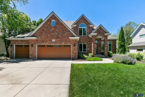 9011 Whispering Wind Rd, Lincoln, NE 68512