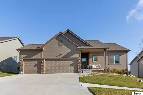 16628 Weber St, Bennington, NE 68007