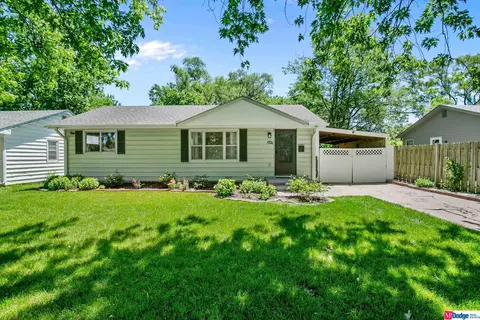 1721 Cole Creek Dr, Omaha, NE 68114