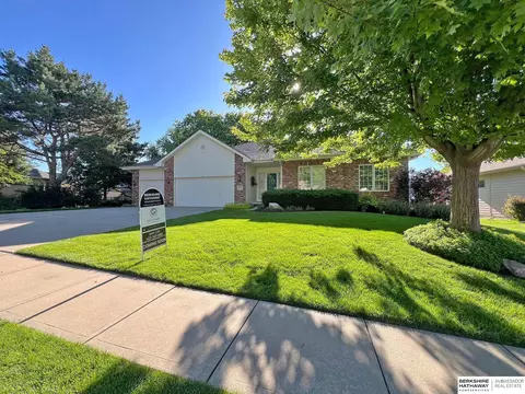1905 S 194th St, Omaha, NE 68130