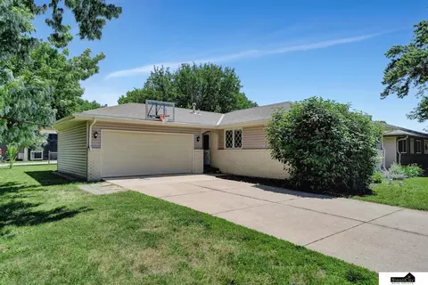 3930 Mason Dr, Lincoln, NE 68521