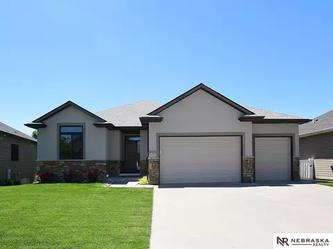 8925 S 71st St, Lincoln, NE 68516