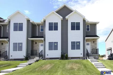 9501 Duckhorn Dr, Lincoln, NE 68526