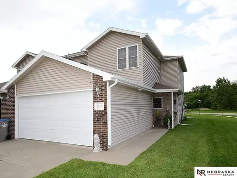 2500 W Timber Lake Dr, Lincoln, NE 68522