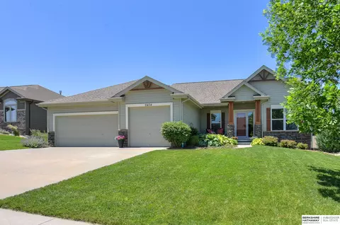 9404 S 70th Ave, Papillion, NE 68133