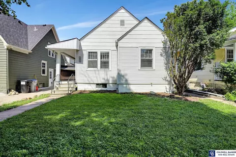 1041 S 30th St, Lincoln, NE 68510