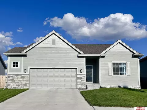 18113 Ogden St, Elkhorn, NE 68022