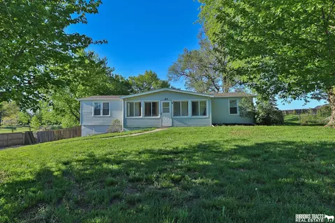 413 W D St, Elmwood, NE 68349