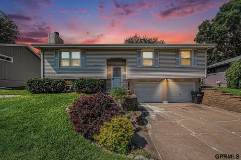 10323 V St, Omaha, NE 68127