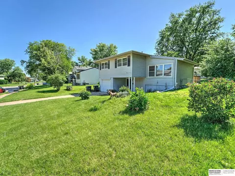 6018 N 68 St, Omaha, NE 68104