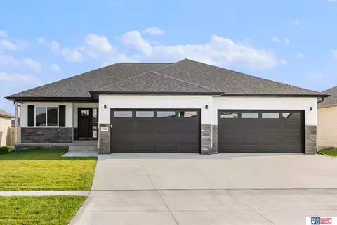 7405 Isidore Dr, Lincoln, NE 68516
