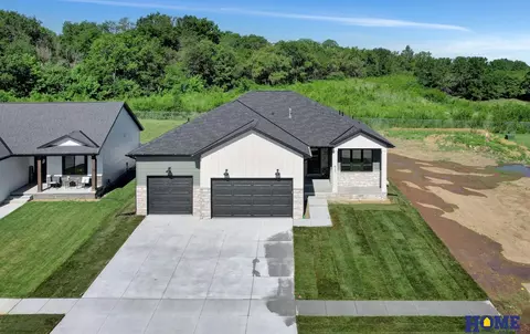 637 S 88th St, Lincoln, NE 68520