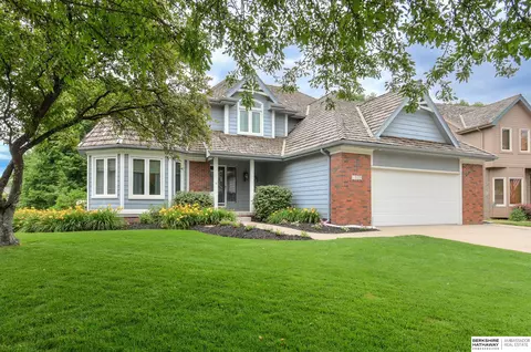 1225 Cork Dr, Papillion, NE 68046