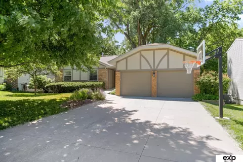 15733 Capitol Ave, Omaha, NE 68118